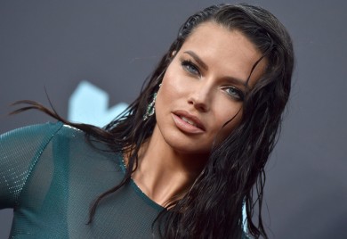 Andriana Lima sa Srpskom zastavom pred utakmicu Srbija-Brazil, zasjenila čak i Sofiju Milošević