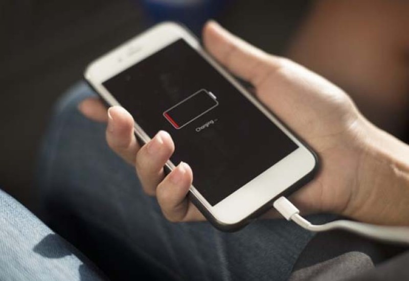 Zašto se telefoni brže prazne tokom zime? Evo šta treba da uradite