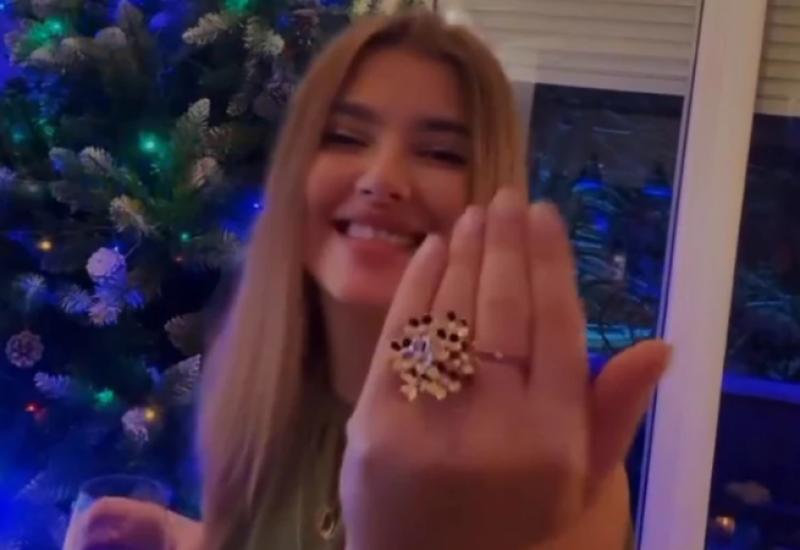 Božićna bajka Kije Kockar: Kleknuo pred nju i izvadio skupocjeni prsten