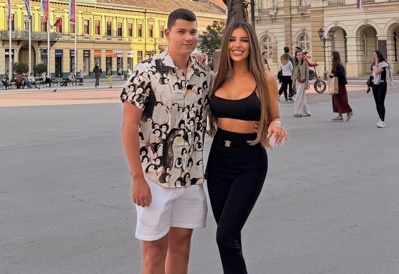 "MAMA I TATA SU STIGLI, PAŠĆE UPOZNAVANJE NAŠIH RODITELJA" Ena i Peja o velikim pripremama