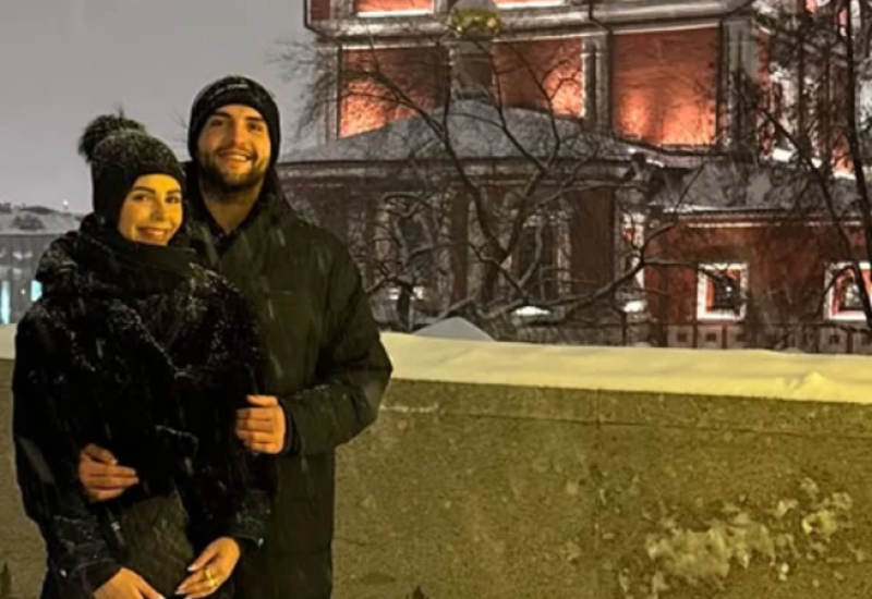 Daleko od Srbije, ali zajedno: Veljko i Bogdana ispred čuvene moskovske crkve