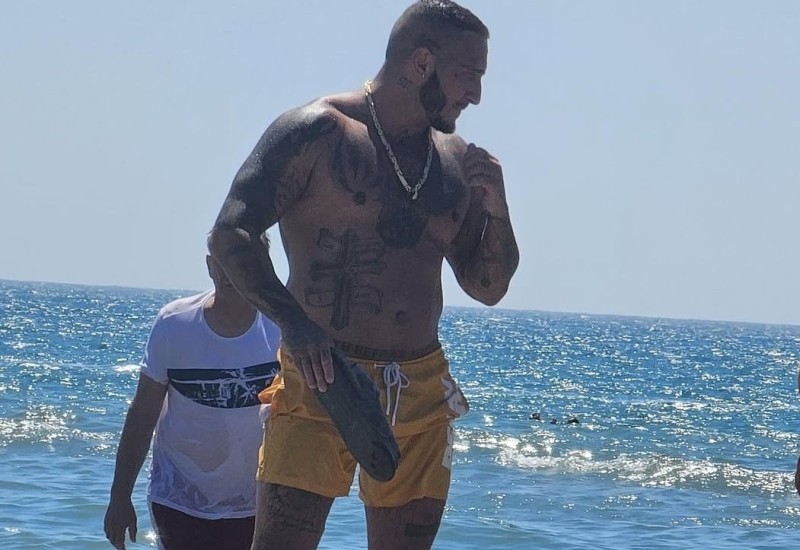 Bizarno i viralno priznanje Vuka Moba: “Našao sam krpelja na intimnom mjestu!”