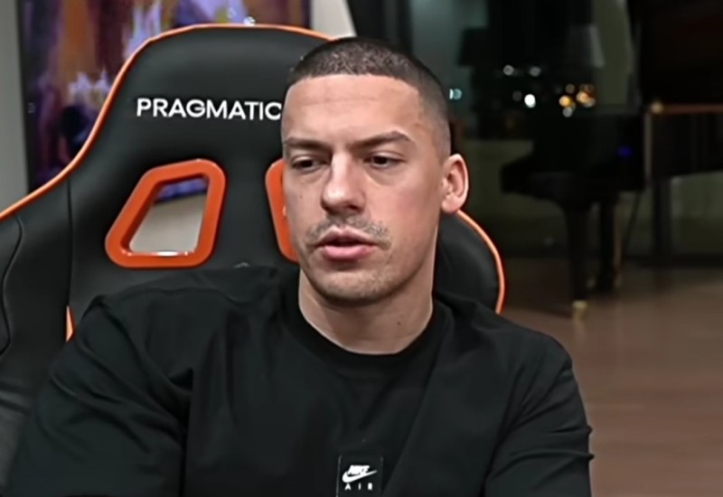 "PROMOVIŠEM KOCKU ZBOG PARA" Baka Prase ušao u raspravu sa ocem sveštenikom u lajvu