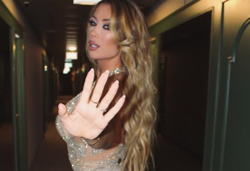 Grudi Tee Tairović vode svoju politiku: Pjevačica ne može da ih obuzda (VIDEO)