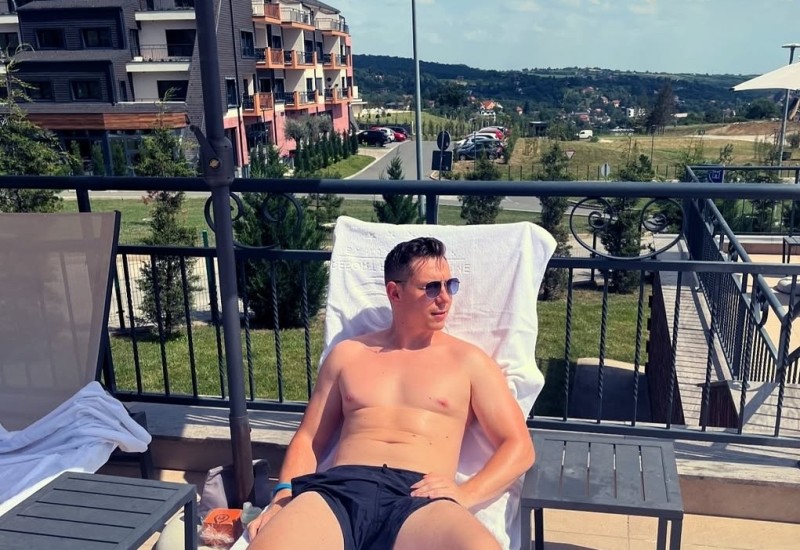 Pjevač Dijamanta priznao nevjeru: Čekao sam da djevojka zaspi, pa sam išao dalje!