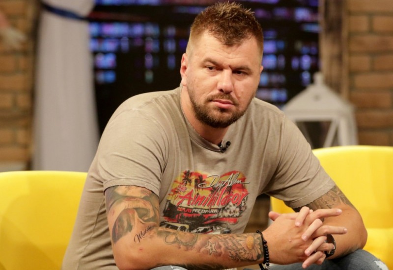 JANJUŠ UŠAO U ZADRUGU! Odmah sa vrata ukopao Filipa, a trenutak sa Marinkovićevom SVI PREPRIČAVAJU!