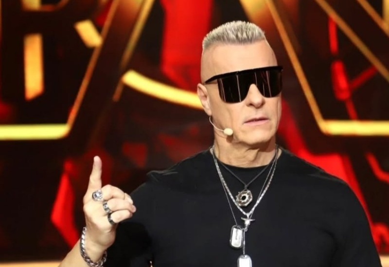"Uredno se tuširam i uredno mijenjam garderobu" Đorđe David prozvan da 3 dana nosi istu majicu