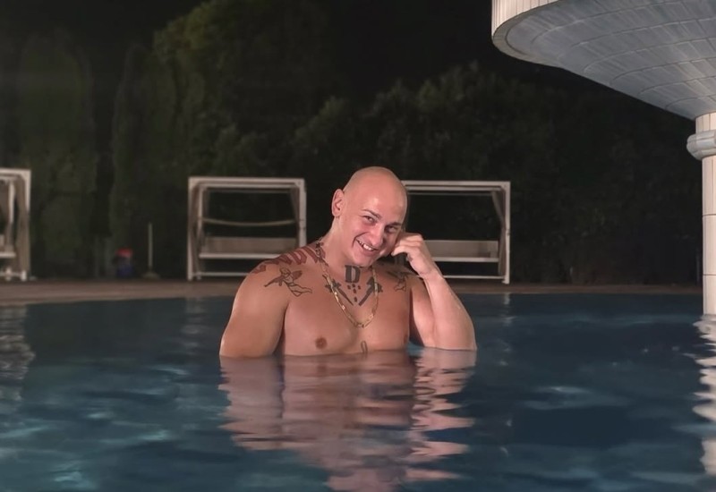 PRIZNAO DA JE RIJEČ O STRIPTIZ KLUBU! Desingerica se oglasio nakon vijesti da ga je žena izbacila iz stana