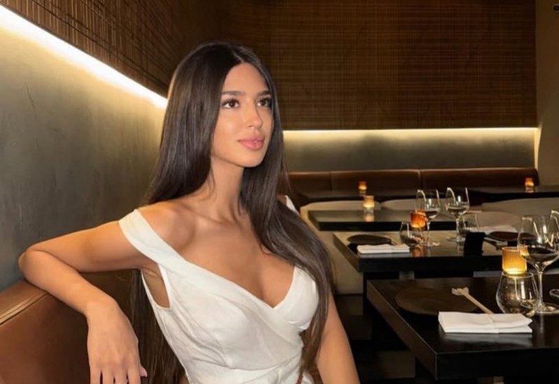 Sudbonosno „da“ bez ćerke: Đina Džinović stigla tek na kraj maminog vjenčanja