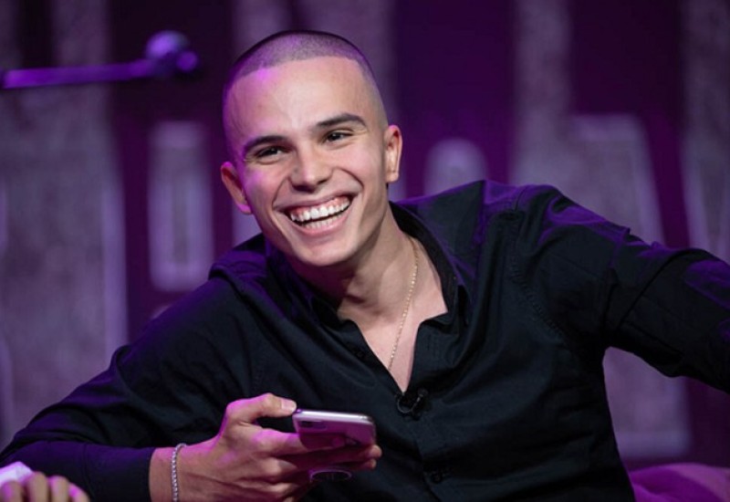 VOJAŽ BACIO OKO NA POZNATU MANEKENKU