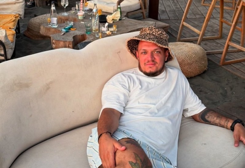 Šok u emisiji “Narod pita”: Taksista optužio Gastoza da mu je urinirao u autu!