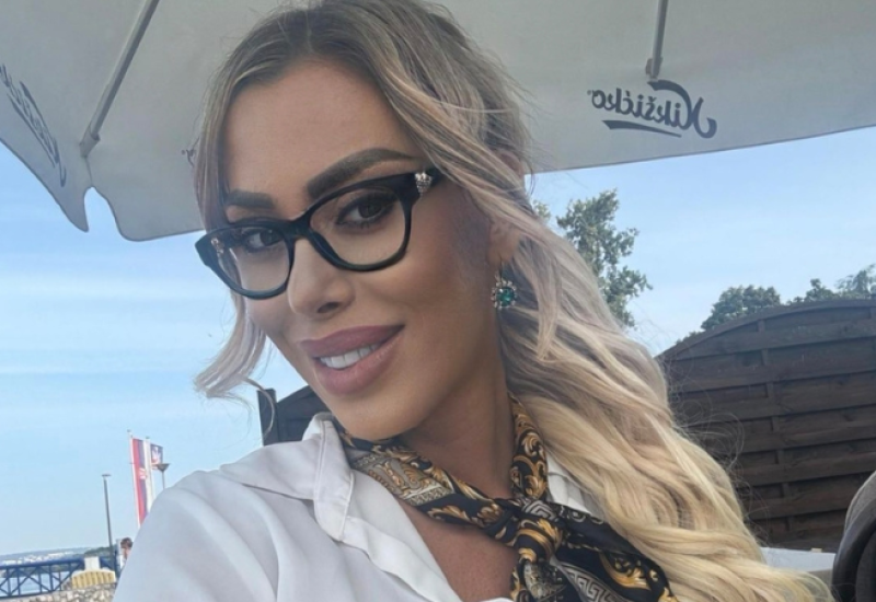 Prestala je da se eksponira javno: MIMI ORO DANAS IMA 34 GODINE I BAVI SE REVIZIJOM