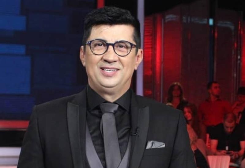 "Ona je meni platila zube, ja njoj silikone! Birao sam veličinu, ODGOVARA SAMO POD MOJOM ŠAKOM": Naš voditelj (60) bio u braku sa 25 godine mlađom