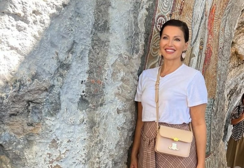 Oduševila fanove iz Srbije i Crne Gore: Nina Badrić posjetila manastir Ostrog