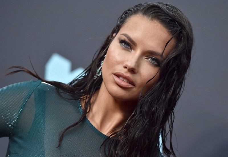 Andriana Lima sa Srpskom zastavom pred utakmicu Srbija-Brazil, zasjenila čak i Sofiju Milošević