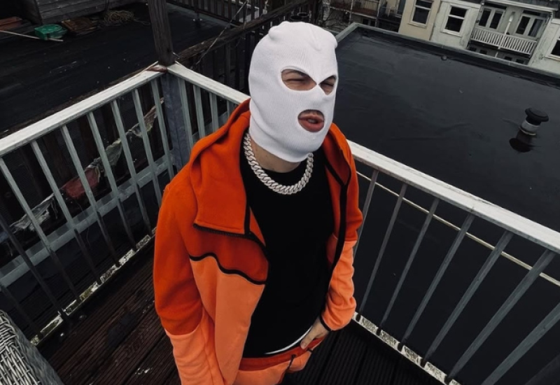 Devito na meti negativnih komentara zbog svoje objave na Instagramu: POTROŠIO 500 EVRA NA BRZU HRANU