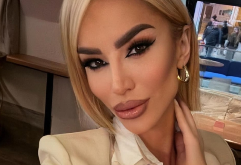 Aleksandra Nikolić je prva učesnica "Elite 9" - Uživo u programu potpisala ugovor sa Željkom Mitrovićem